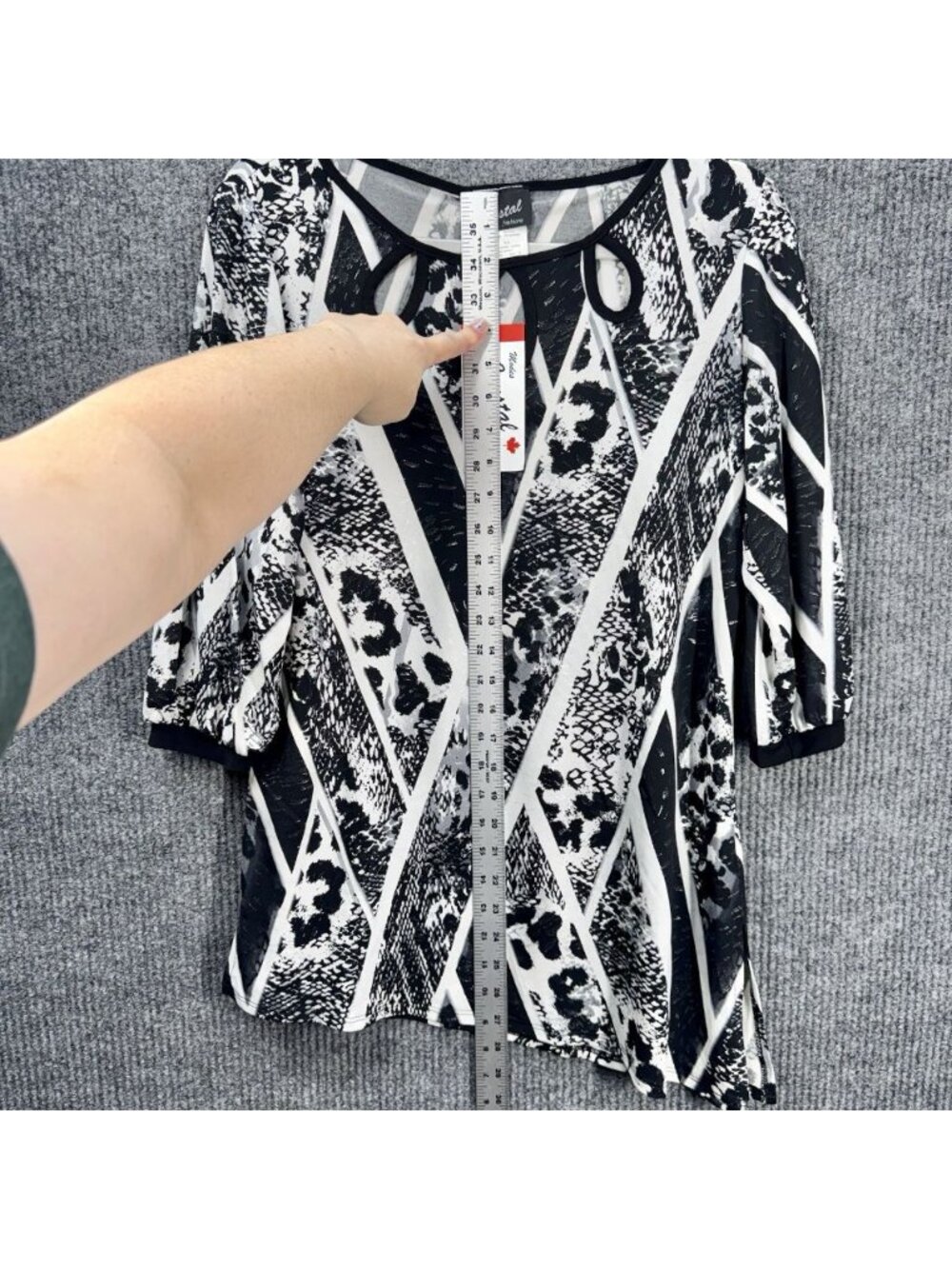 Modes Crystal Fashions Top Women’s Small Black White Keyhole 3/4 Sleeve Canada - Picture 5 of 8
